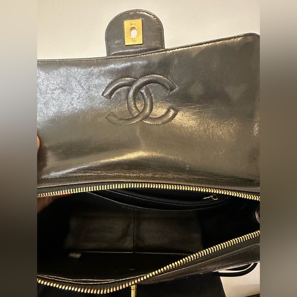 Vintage Chanel backpack patent leather with gold hardware on the straps main image 6